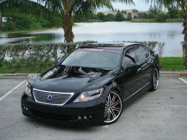 لکسوس LS600
