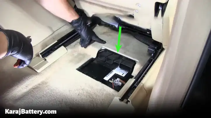 محل قرارگیری باتری بنز ML - کرج باتری